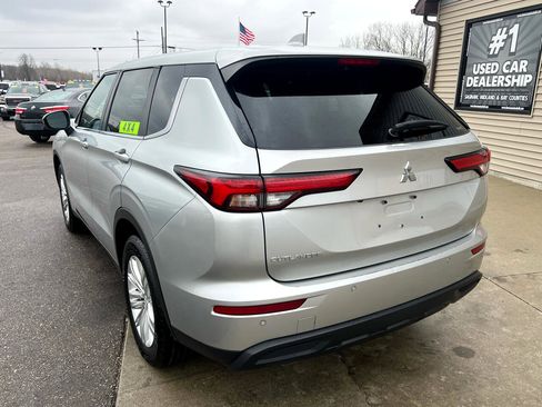 Used 2022 Mitsubishi Outlander ES image 7