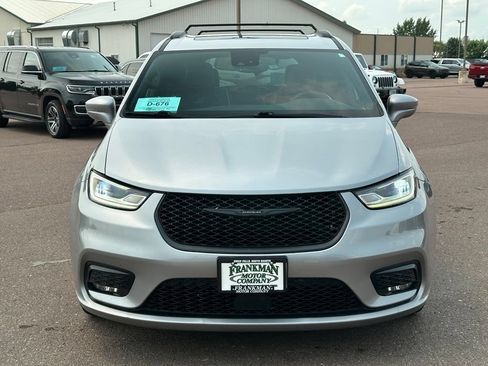 Used 2021 Chrysler Pacifica Limited w/ S Appearance Package AWD/4WD image 35