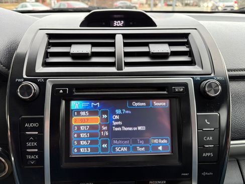 Used 2013 Toyota Camry SE w/ Leather Pkg image 32