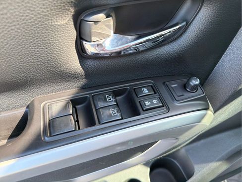 Used 2017 Nissan Titan SV RWD image 23