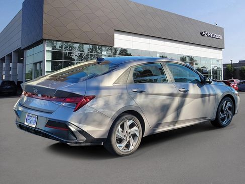 New 2025 Hyundai Elantra SEL image 2