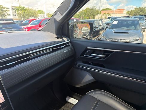 Used 2024 GMC Sierra EV Denali AWD/4WD image 17
