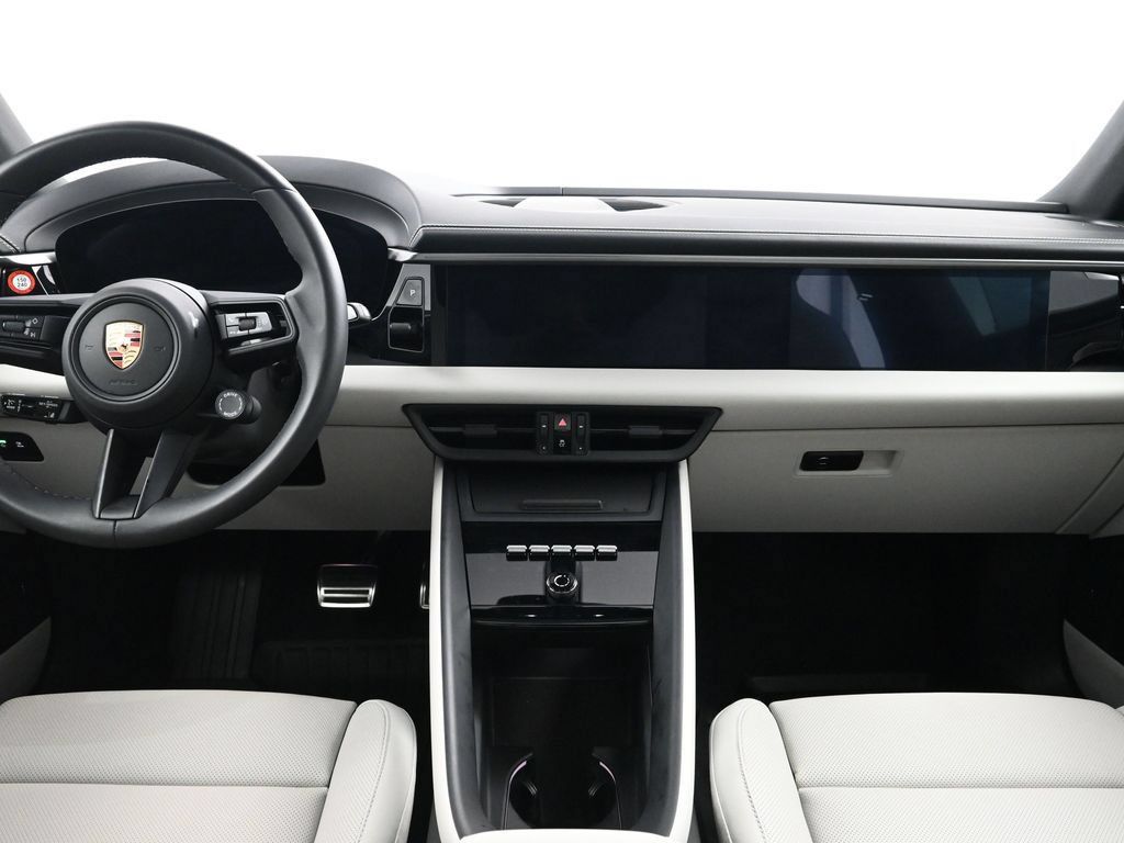 Certified 2025 Porsche Macan 4S Electric AWD/4WD image 9