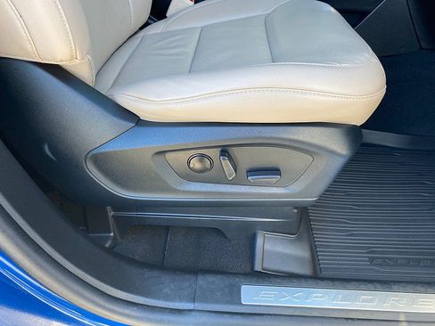 Certified 2021 Ford Explorer Limited w/ Equipment Group 301A image 30