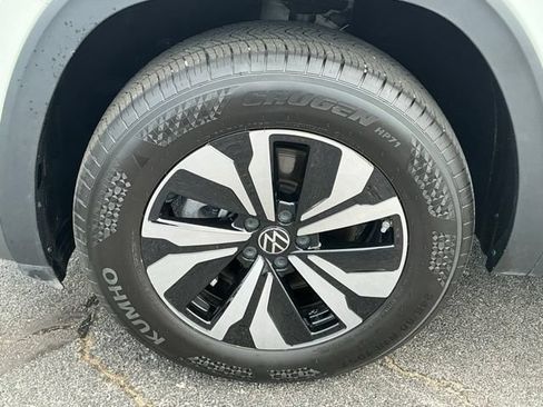 Certified 2026 Volkswagen Atlas SE FWD image 9