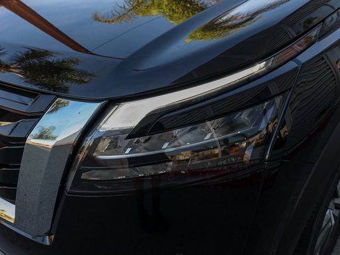 New 2025 Nissan Pathfinder SL image 10