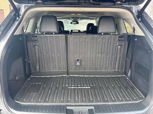 Used 2024 Toyota Highlander XLE image 7