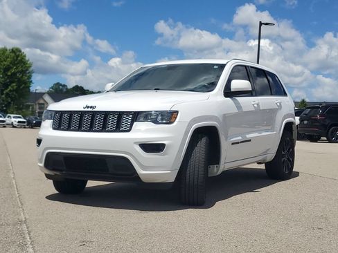 Used 2019 Jeep Grand Cherokee Altitude AWD/4WD image 4