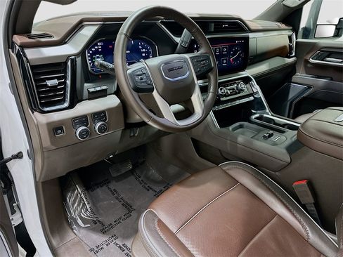 Used 2025 GMC Sierra 2500 Denali w/ Denali Reserve Package image 9
