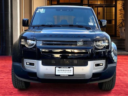 Used 2024 Land Rover Defender 110 SE image 3