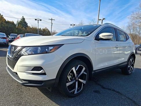 Used 2022 Nissan Rogue Sport SL image 3