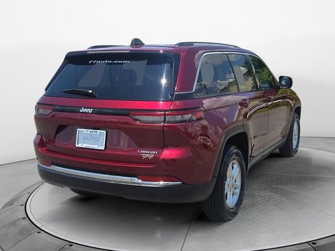 Used 2024 Jeep Grand Cherokee Laredo RWD image 5
