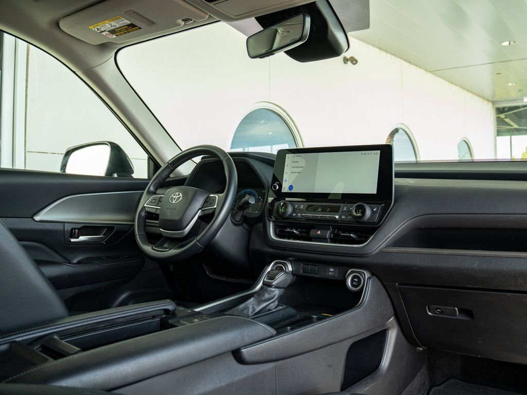 Used 2025 Toyota Grand Highlander FWD image 17