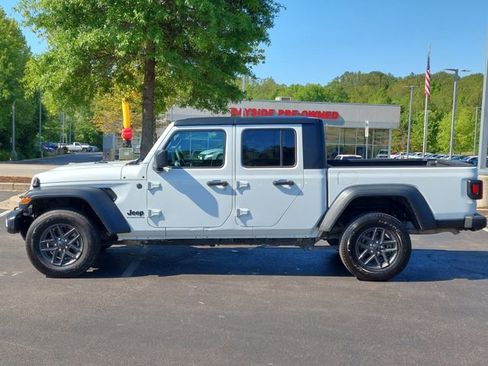 Used 2025 Jeep Gladiator Sport AWD/4WD image 10