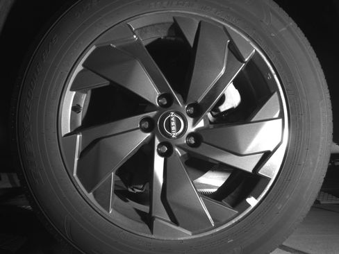 Used 2025 Nissan Rogue SV image 14