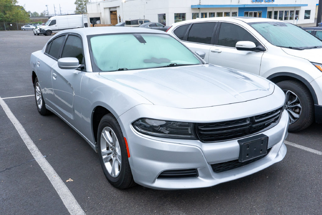 Used 2022 Dodge Charger SXT RWD image 3