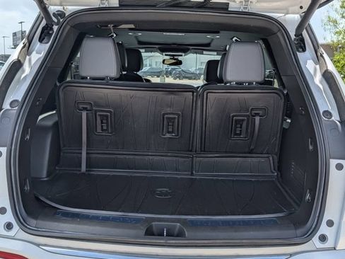 Used 2024 Buick Enclave Essence w/ Experience Buick Package FWD image 28