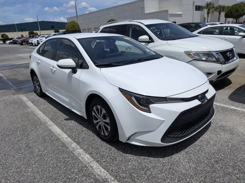 Certified 2022 Toyota Corolla LE FWD image 1
