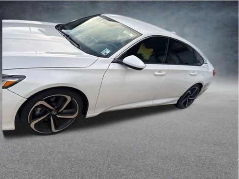 Used 2018 Honda Accord Sport image 2