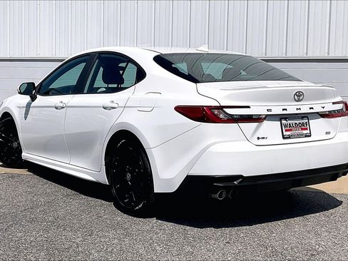 Used 2025 Toyota Camry SE FWD image 14