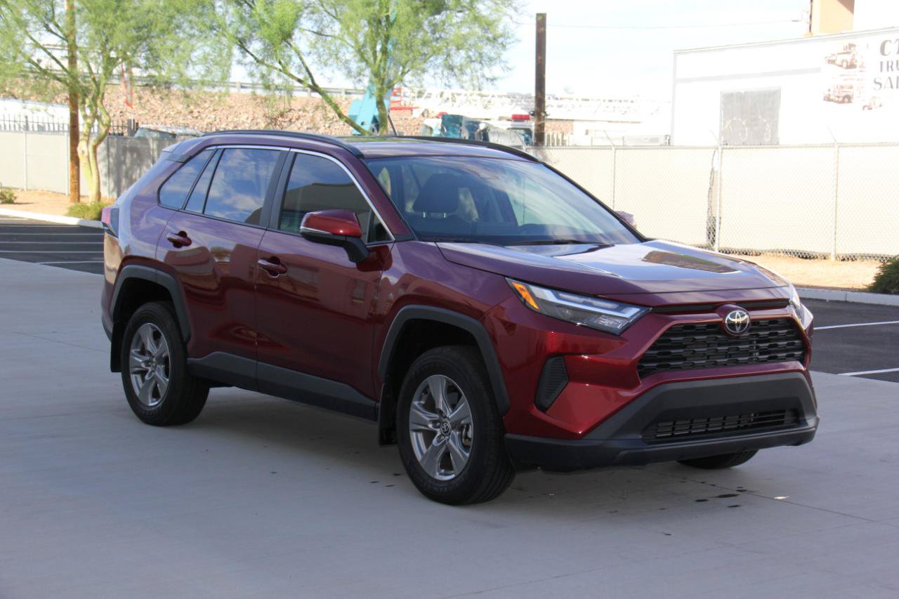 Used 2025 Toyota RAV4 XLE w/ Convenience Package FWD image 3