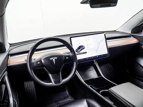 Used 2019 Tesla Model 3 Mid Range image 5