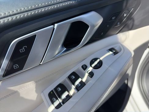 Used 2025 BMW X5 sDrive40i w/ M Sport Package RWD image 19
