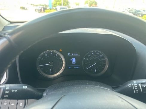 Used 2022 Hyundai Venue SEL w/ Cargo Package image 18