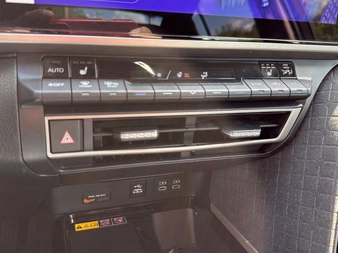 Used 2025 Toyota Camry XLE FWD image 21