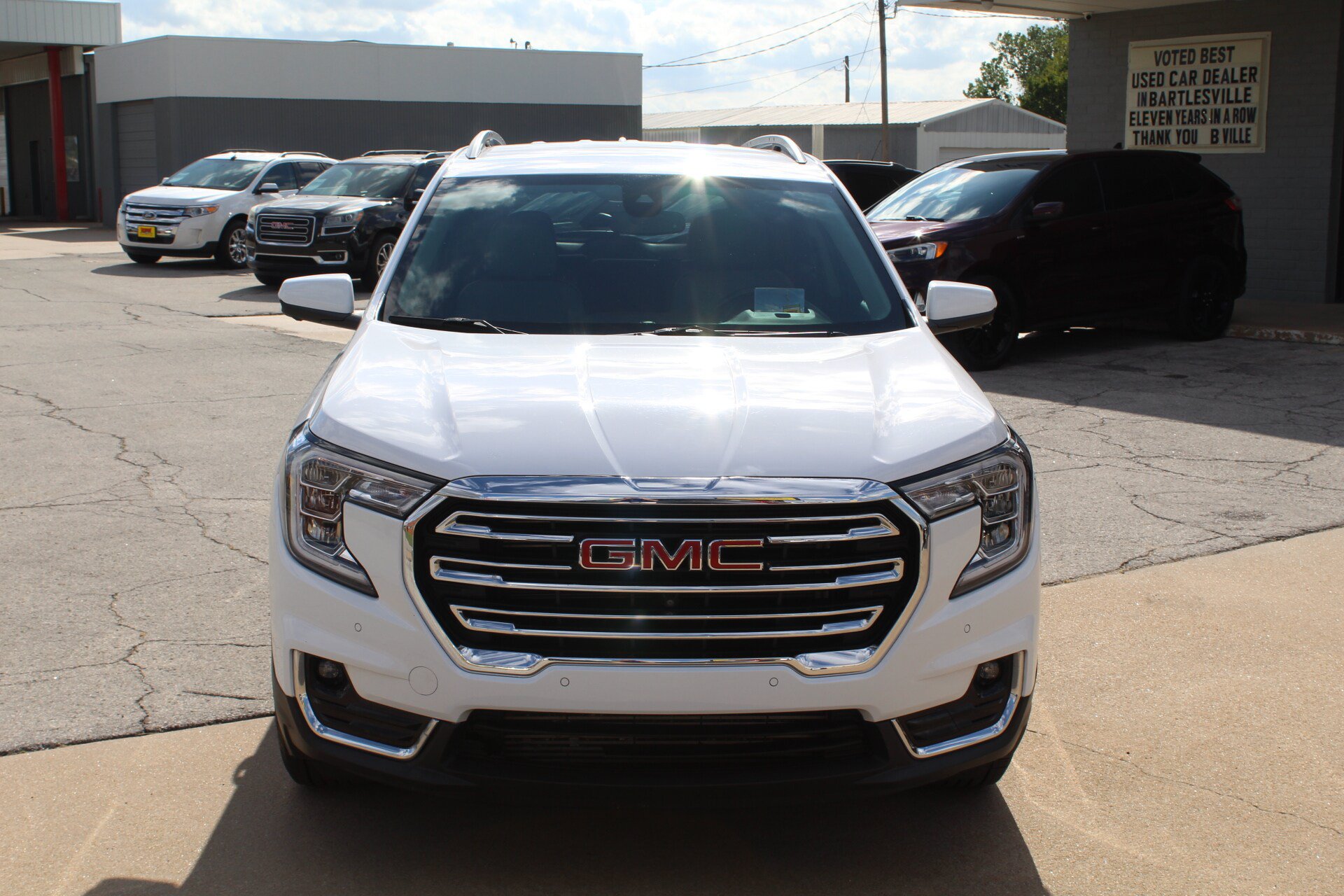 Used 2022 GMC Terrain SLT w/ Tech Package FWD image 12