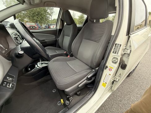 Used 2016 Toyota Yaris SE image 11