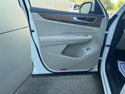 Certified 2026 Volkswagen Atlas SE w/ Panoramic Sunroof Package image 27
