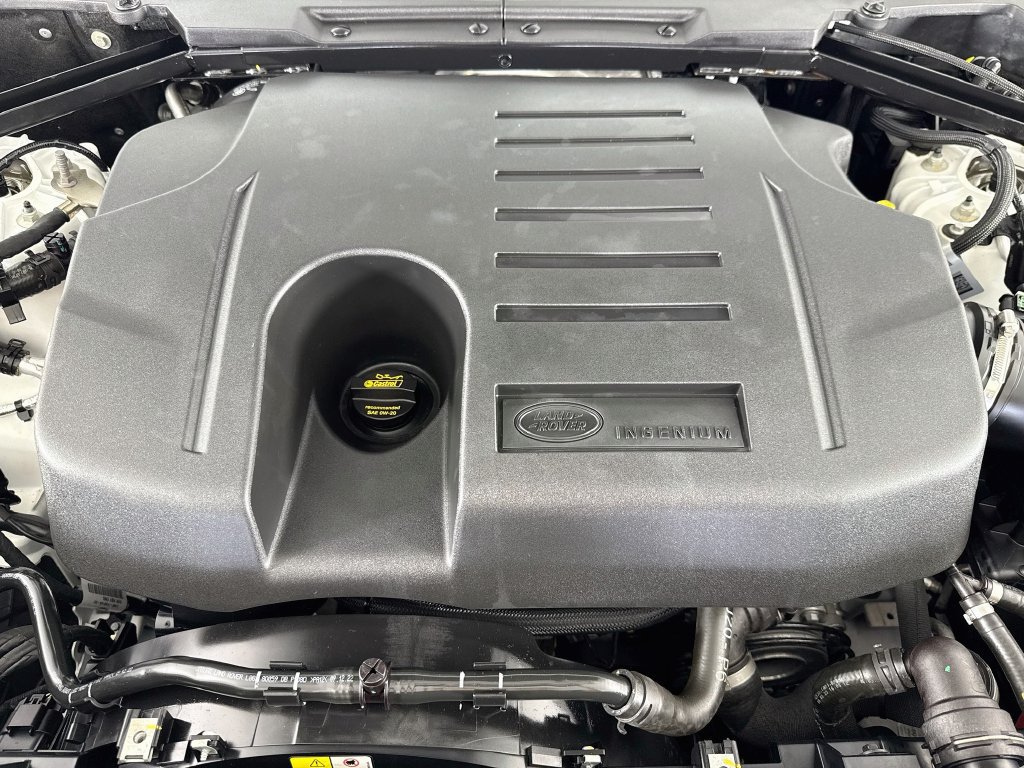 Used 2023 Land Rover Defender 130 X-Dynamic SE AWD/4WD image 27
