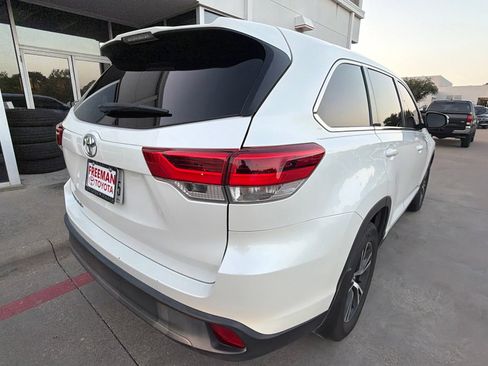 Used 2019 Toyota Highlander LE FWD image 8