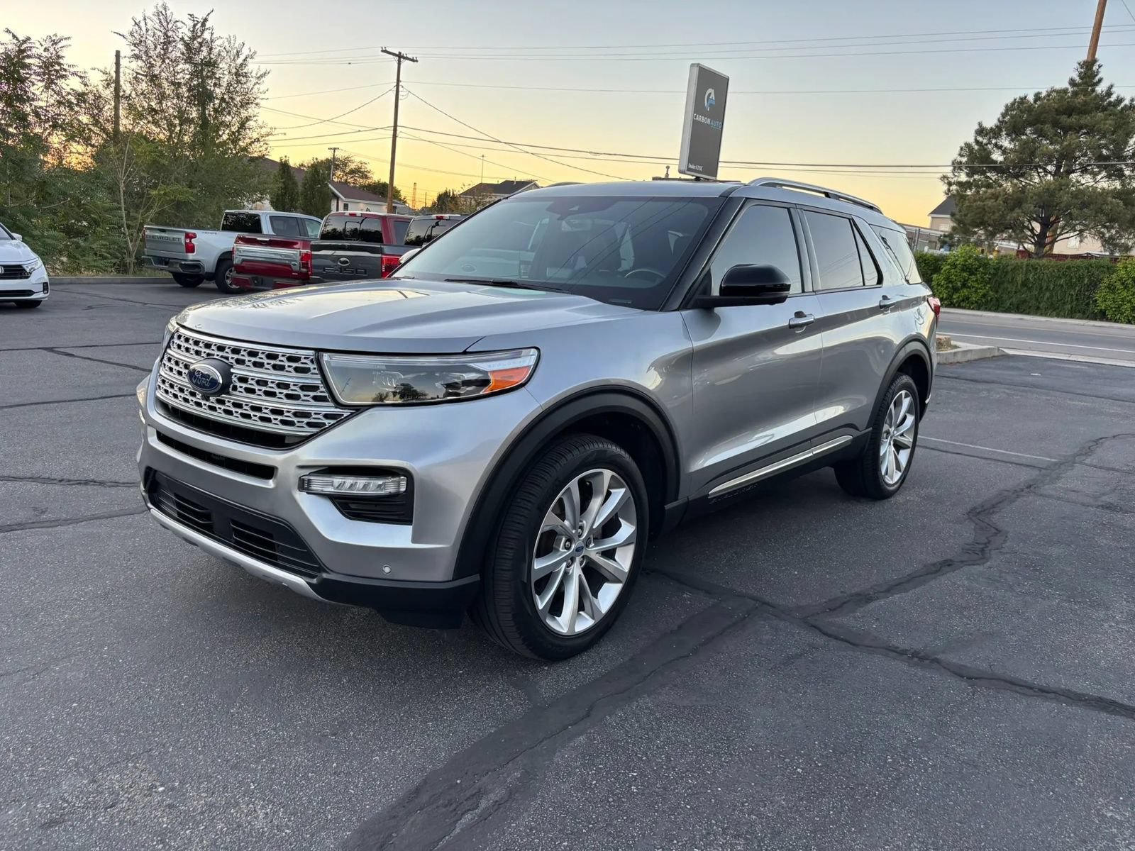 Used 2023 Ford Explorer Platinum w/ Technology Package AWD/4WD image 3