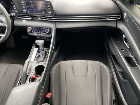 Used 2021 Hyundai Elantra SEL FWD image 17
