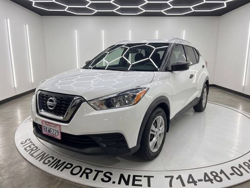 Used 2019 Nissan Kicks S FWD image 1