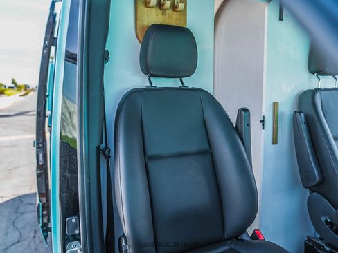 Used 2024 Mercedes-Benz Sprinter 2500 image 32