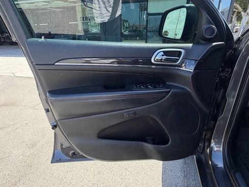 Used 2017 Jeep Grand Cherokee Trailhawk w/ Trailhawk Luxury Group AWD/4WD image 10