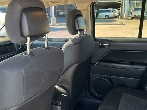 Used 2012 Jeep Compass Latitude w/ Altitude Pkg image 17