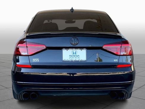Used 2018 Volkswagen Passat GT image 5