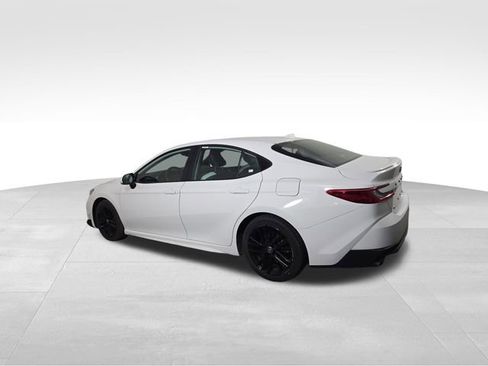 Used 2025 Toyota Camry SE image 10