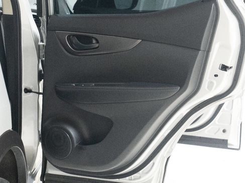 Used 2022 Nissan Rogue Sport S image 19