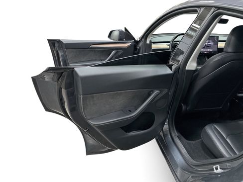 Certified 2023 Tesla Model Y Long Range AWD/4WD image 10