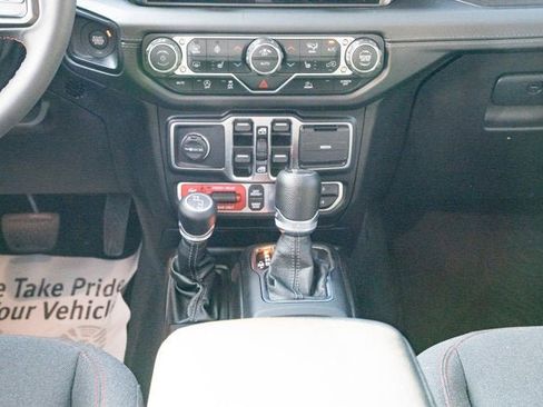 Certified 2024 Jeep Gladiator Rubicon w/ Technology Group image 32