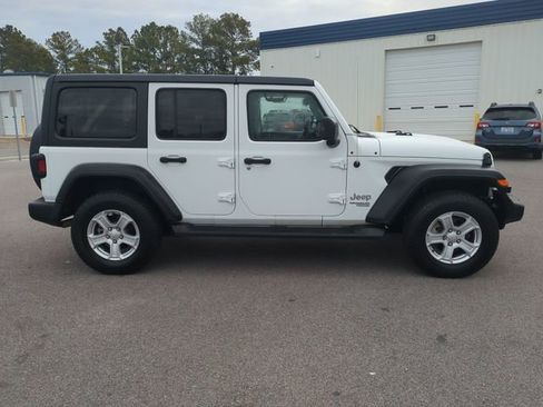 Used 2019 Jeep Wrangler Unlimited Sport S image 2