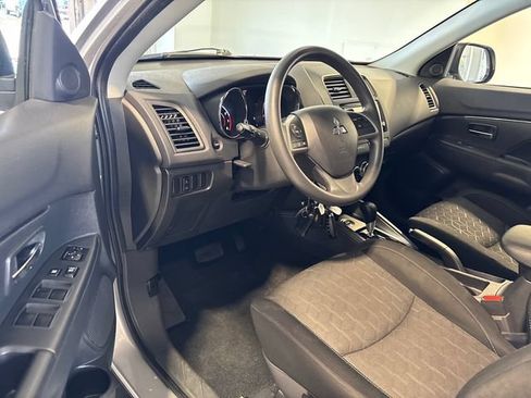 Used 2025 Mitsubishi Outlander Sport AWD image 6