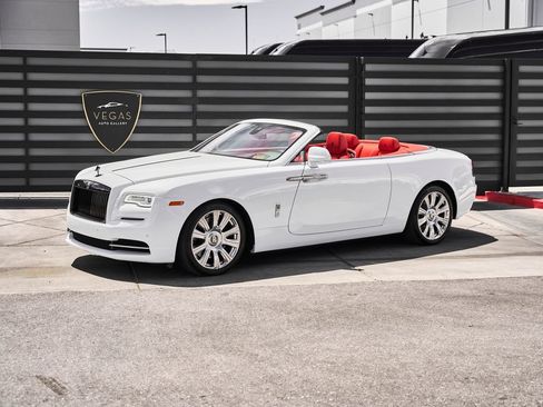 Used 2018 Rolls-Royce Dawn RWD image 15