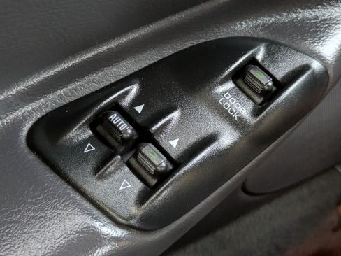 Used 2001 Plymouth Prowler image 18