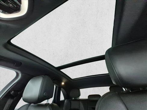 Certified 2022 Porsche Macan AWD/4WD image 21